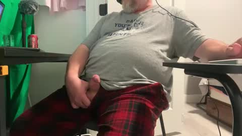 Allergictolove online show from October 1, 2025, 8:15 pm