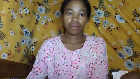 Snapshot of alliciax632770q chatting on April 25, 2026, 12:24 am alliciax632770q online show from April 25, 2026, 12:24 am