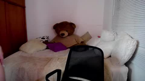 Allie  online show from December 29, 2024, 3:44 am