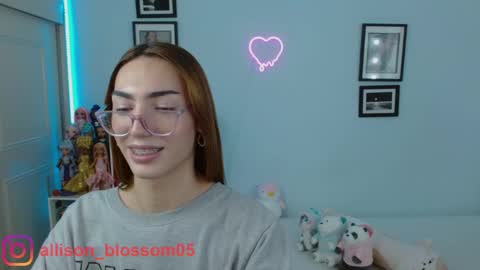 Snapshot of allisonblossom chatting on February 7, 2025, 11:45 pm online show from February 7, 2025, 11:45 pm