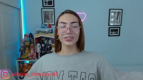 Snapshot of allisonblossom chatting on February 8, 2025, 6:12 am online show from February 8, 2025, 6:12 am