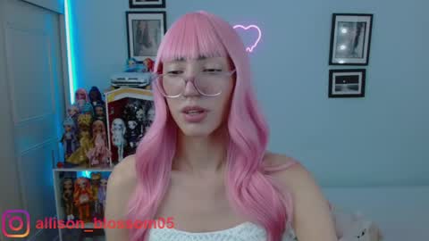 Snapshot of allisonblossom chatting on February 9, 2025, 3:43 am online show from February 9, 2025, 3:43 am