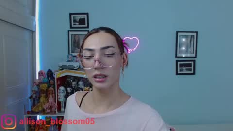 Snapshot of allisonblossom chatting on February 22, 2025, 1:44 am online show from February 22, 2025, 1:44 am