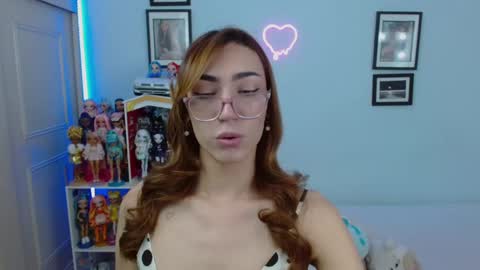 Snapshot of allisonblossom chatting on March 4, 2025, 8:27 pm online show from March 4, 2025, 8:27 pm