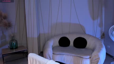 Snapshot of allisonrogersx chatting on February 20, 2025, 3:23 am Allison Rogers online show from February 20, 2025, 3:23 am