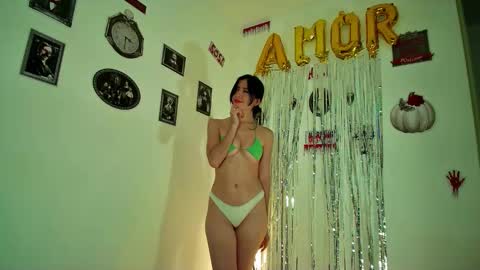 Snapshot of allisson_rose chatting on October 31, 2025, 4:35 am Alli online show from October 31, 2025, 4:35 am