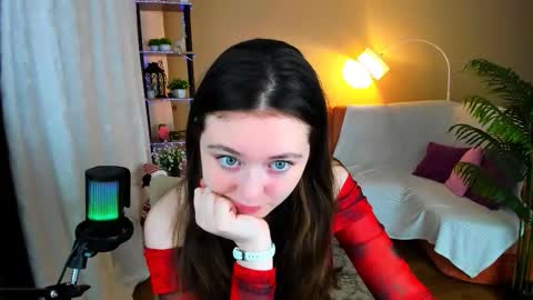 alluringeyess online show from November 21, 2025, 4:16 pm