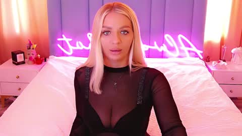 AlwaysHot online show from February 6, 2025, 6:18 am