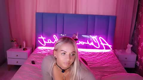 AlwaysHot online show from March 12, 2026, 2:07 am