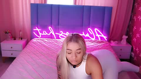 AlwaysHot online show from April 9, 2026, 2:11 am