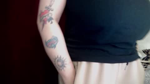 Snapshot of allyiah chatting on February 18, 2026, 9:22 pm online show from February 18, 2026, 9:22 pm