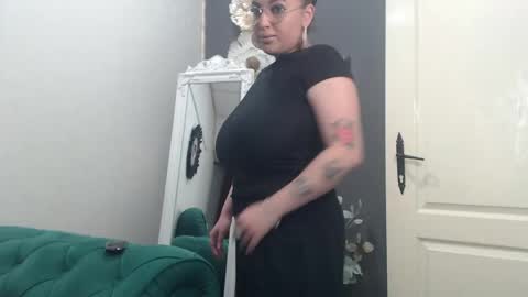 Snapshot of allyiah chatting on May 15, 2026, 2:46 pm online show from May 15, 2026, 2:46 pm
