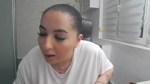 Snapshot of allyiah chatting on May 29, 2026, 8:29 pm online show from May 29, 2026, 8:29 pm