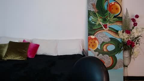 alma_art_ online show from April 7, 2026, 5:02 pm