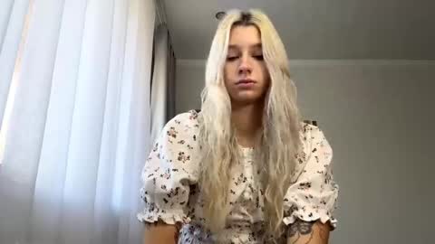 Snapshot of almetazorc chatting on September 15, 2025, 8:14 am Arina online show from September 15, 2025, 8:14 am