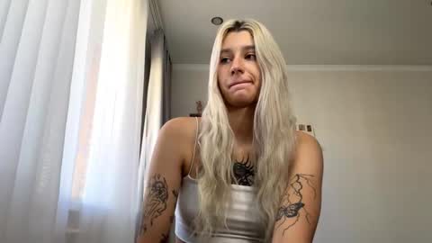 Snapshot of almetazorc chatting on September 16, 2025, 11:11 am Arina online show from September 16, 2025, 11:11 am