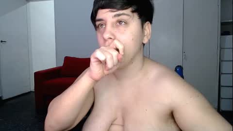 Snapshot of almondonwheels chatting on January 8, 2025, 11:30 pm Almond online show from January 8, 2025, 11:30 pm