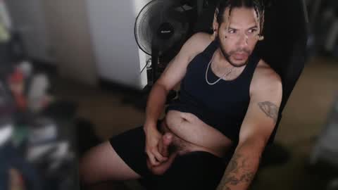 Snapshot of aloha_king chatting on January 1, 2025, 2:20 pm simplyfaded online show from January 1, 2025, 2:20 pm