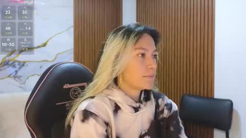 Snapshot of alonddra_tay chatting on July 1, 2026, 11:45 am alonddra_tay online show from July 1, 2026, 11:45 am