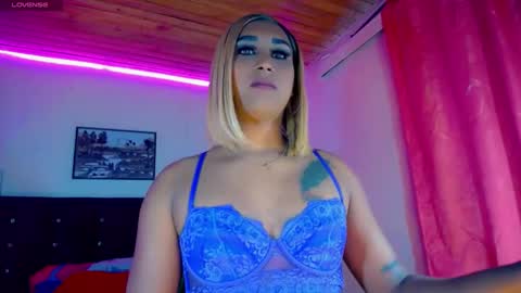 alondragill_ online show from April 17, 2026, 2:03 am
