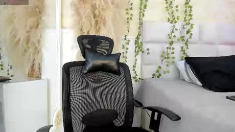 ALONDRA CUTE online show from June 30, 2026, 6:03 am