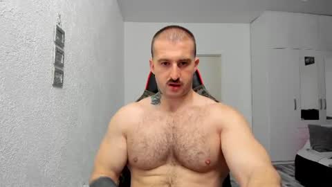 MuscleGod online show from July 14, 2026, 2:05 am