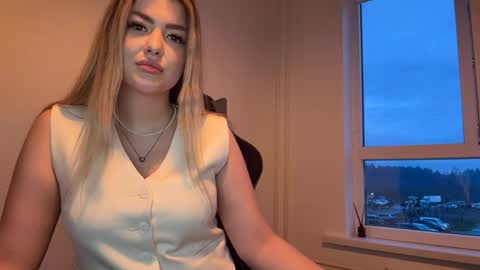 Amelia online show from April 15, 2026, 4:47 pm