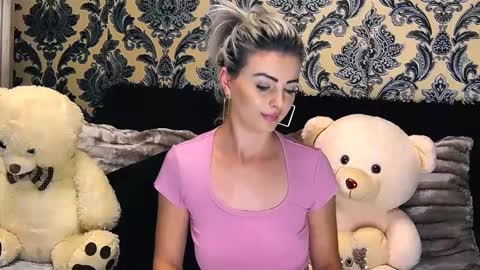 Snapshot of alyblonde chatting on December 19, 2024, 3:41 pm aly online show from December 19, 2024, 3:41 pm