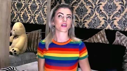 Snapshot of alyblonde chatting on January 11, 2025, 9:26 am aly online show from January 11, 2025, 9:26 am