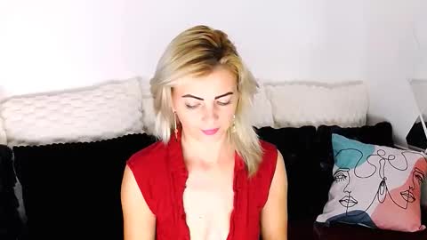 Snapshot of alyblonde chatting on November 11, 2025, 2:28 pm aly online show from November 11, 2025, 2:28 pm