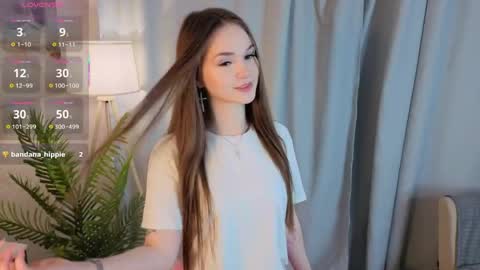Snapshot of alyshaplescia chatting on April 22, 2026, 4:08 pm Mona online show from April 22, 2026, 4:08 pm
