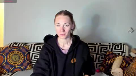 Snapshot of amalia_mio chatting on October 12, 2025, 11:48 pm Amalia online show from October 12, 2025, 11:48 pm