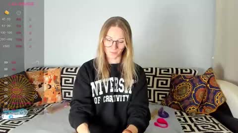 Snapshot of amalia_mio chatting on November 23, 2025, 8:03 am Amalia online show from November 23, 2025, 8:03 am