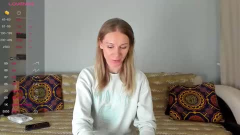 Snapshot of amalia_mio chatting on December 15, 2025, 7:56 am Amalia online show from December 15, 2025, 7:56 am