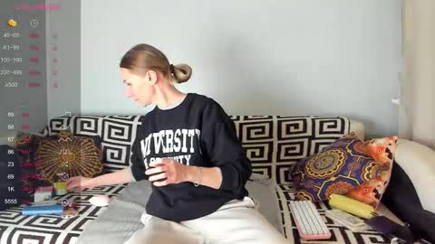 Snapshot of amalia_mio chatting on December 21, 2025, 11:06 am Amalia online show from December 21, 2025, 11:06 am