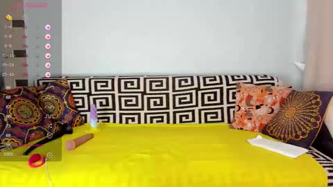 Snapshot of amalia_mio chatting on February 25, 2026, 8:13 am Amalia online show from February 25, 2026, 8:13 am