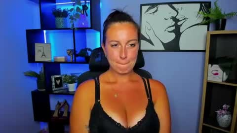 Snapshot of amanda_burn chatting on July 30, 2026, 2:38 pm Amanda online show from July 30, 2026, 2:38 pm