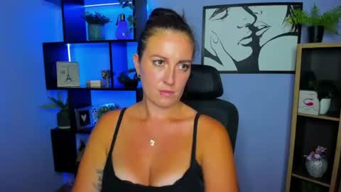 Snapshot of amanda_burn chatting on August 5, 2026, 1:47 pm Amanda online show from August 5, 2026, 1:47 pm