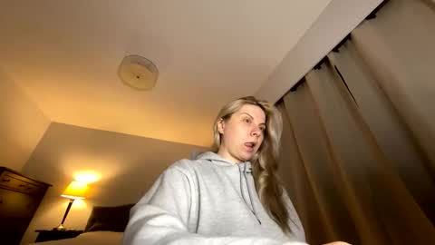 Snapshot of amandainbloom chatting on May 15, 2026, 10:11 am Amanda online show from May 15, 2026, 10:11 am
