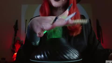 Snapshot of amanita__pantherina chatting on December 18, 2024, 11:34 am Goddess Amanita online show from December 18, 2024, 11:34 am