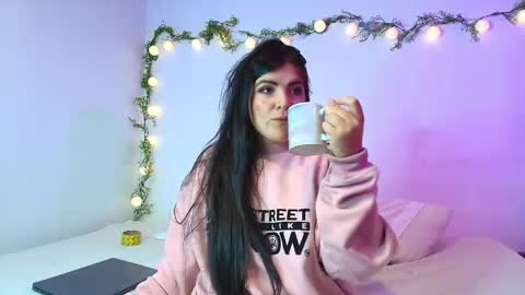 Snapshot of amara_vega chatting on April 19, 2026, 2:44 am Amara Vega online show from April 19, 2026, 2:44 am