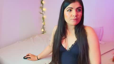 Snapshot of amara_vega chatting on April 21, 2026, 12:00 pm Amara Vega online show from April 21, 2026, 12:00 pm