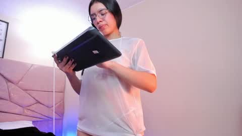 Snapshot of amara_velle chatting on April 1, 2026, 1:41 pm amara velle online show from April 1, 2026, 1:41 pm