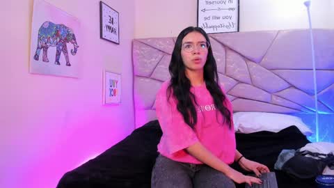 Snapshot of amara_velle chatting on April 6, 2026, 1:01 pm amara velle online show from April 6, 2026, 1:01 pm