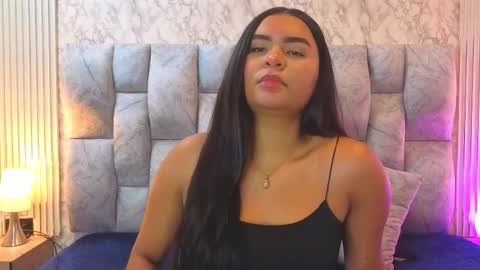 amarahanks_ online show from November 19, 2025, 7:25 pm