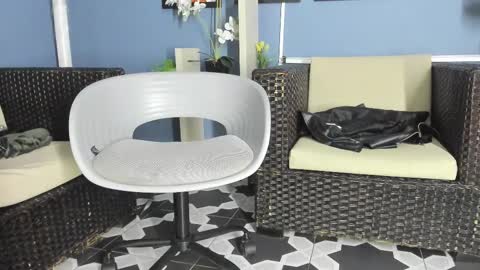 Emily online show from February 9, 2025, 11:04 am