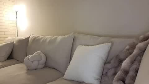 amaya_floress online show from April 29, 2026, 6:17 am