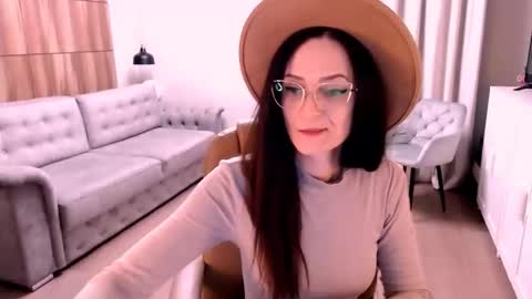 Snapshot of amazingeyes89 chatting on November 28, 2025, 12:52 pm Izza online show from November 28, 2025, 12:52 pm