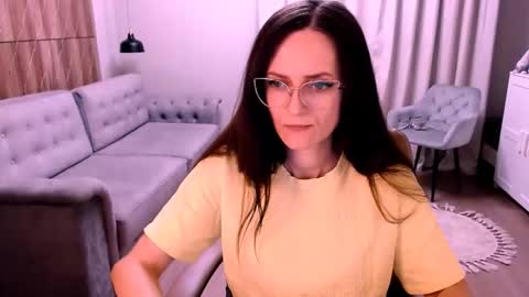 Snapshot of amazingeyes89 chatting on December 16, 2025, 9:58 am Izza online show from December 16, 2025, 9:58 am