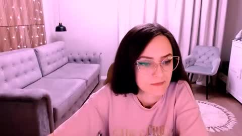 Snapshot of amazingeyes89 chatting on December 17, 2025, 11:49 am Izza online show from December 17, 2025, 11:49 am